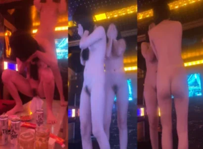 Mỹ nhân múa thoát y nóng bỏng trong bầu không khí dâm loạn của quán