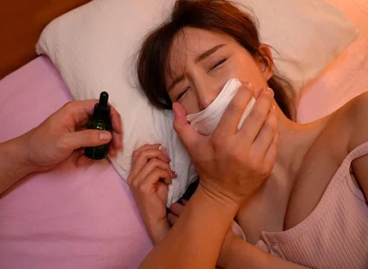 Tôi trộn thuốc mê vào đồ ăn của cô em họ xinh đẹp và quan hệ
